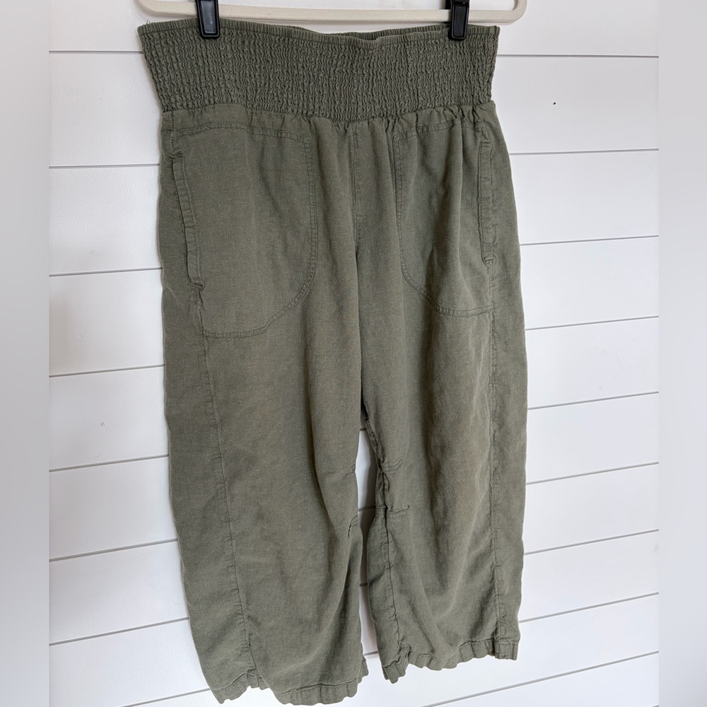 Pilcro Athropologie Reese Barrel Pants  Linen Blend Green Smocked Cropped